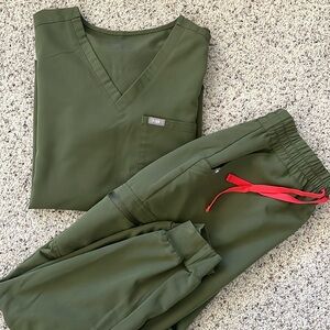 FIGS Technical Collection Large Dark Olive Set
